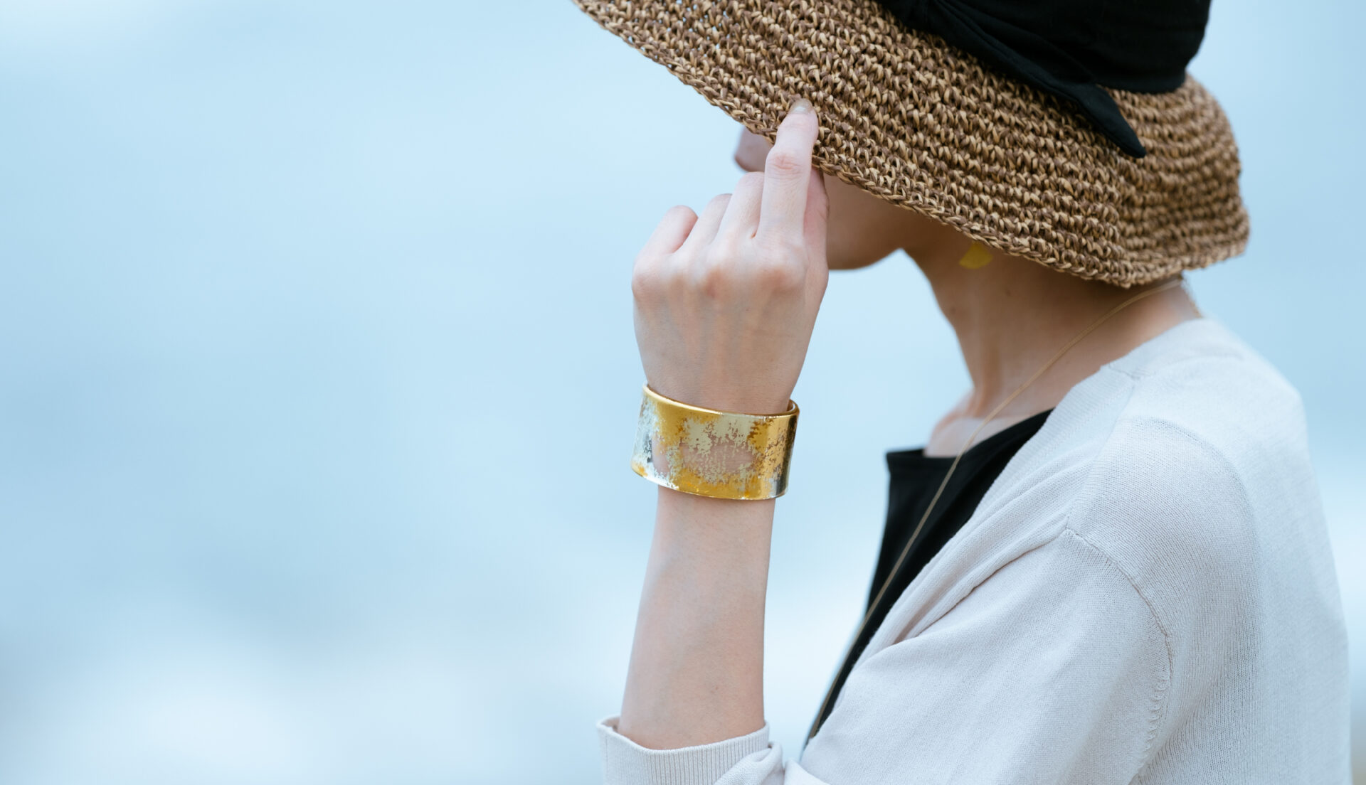 夏に映える、大人のための金箔アクセサリー